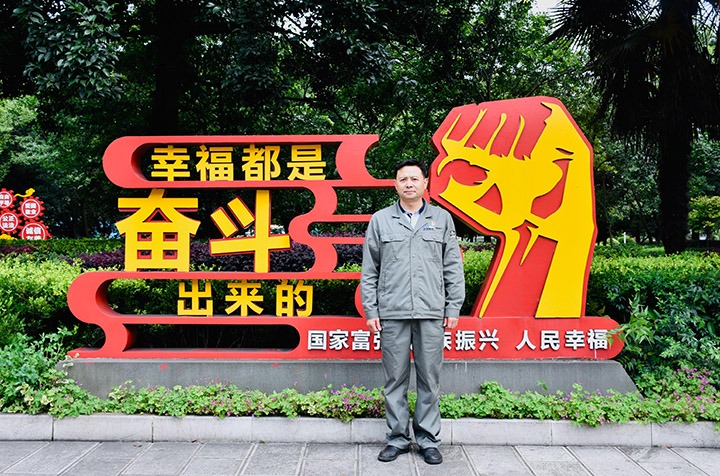 李富宾：技能为笔，，，，，，匠心为墨，，，，，，绘就人生出彩画卷