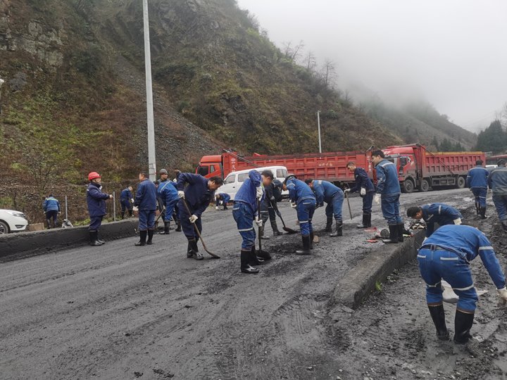 携手共进，，，，，共筑美丽矿山
